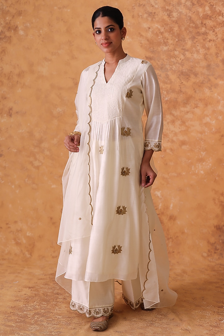 Ivory Chanderi Zari & Sequin Embroidered Kurta Set by Pouli at Pernia's Pop Up Shop