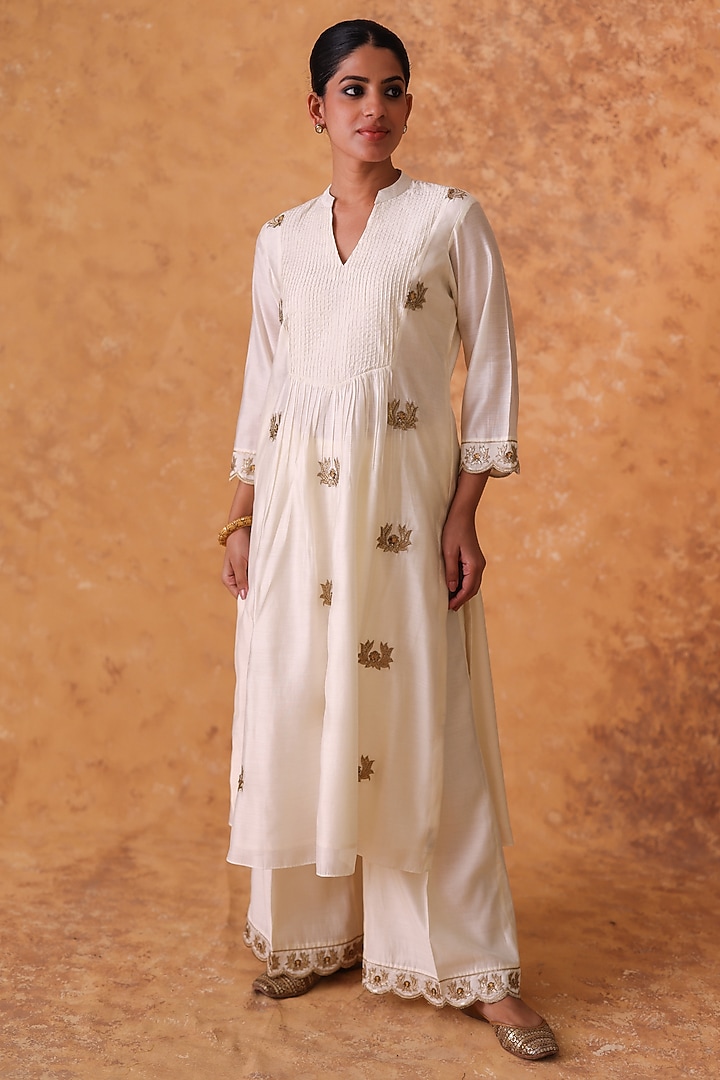 Ivory Chanderi Zari & Sequin Embroidered Kurta Set by Pouli at Pernia's Pop Up Shop