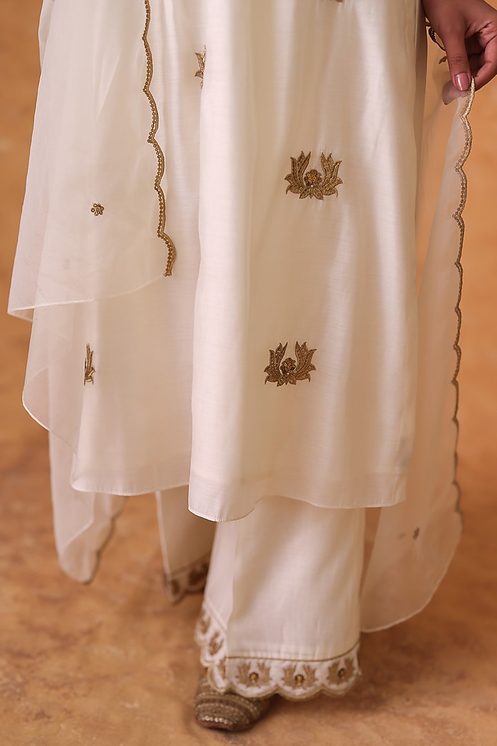 Ivory Chanderi Zari & Sequin Embroidered Kurta Set by Pouli at Pernia's Pop Up Shop