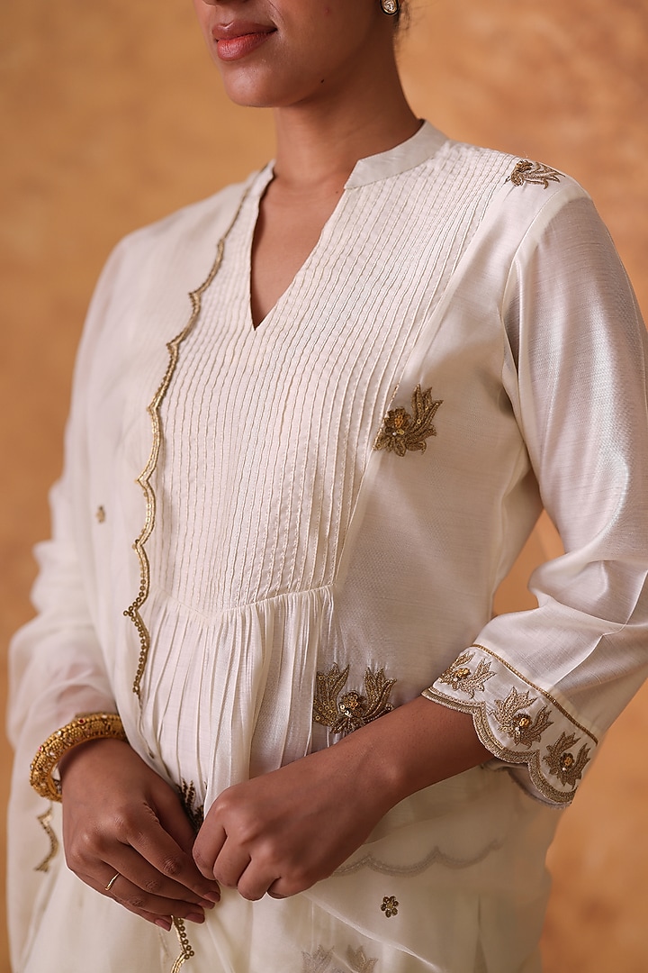 Ivory Chanderi Zari & Sequin Embroidered Kurta Set by Pouli at Pernia's Pop Up Shop