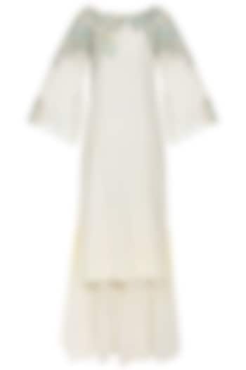 Off white embroidered kurta set available only at Pernia's Pop Up Shop.