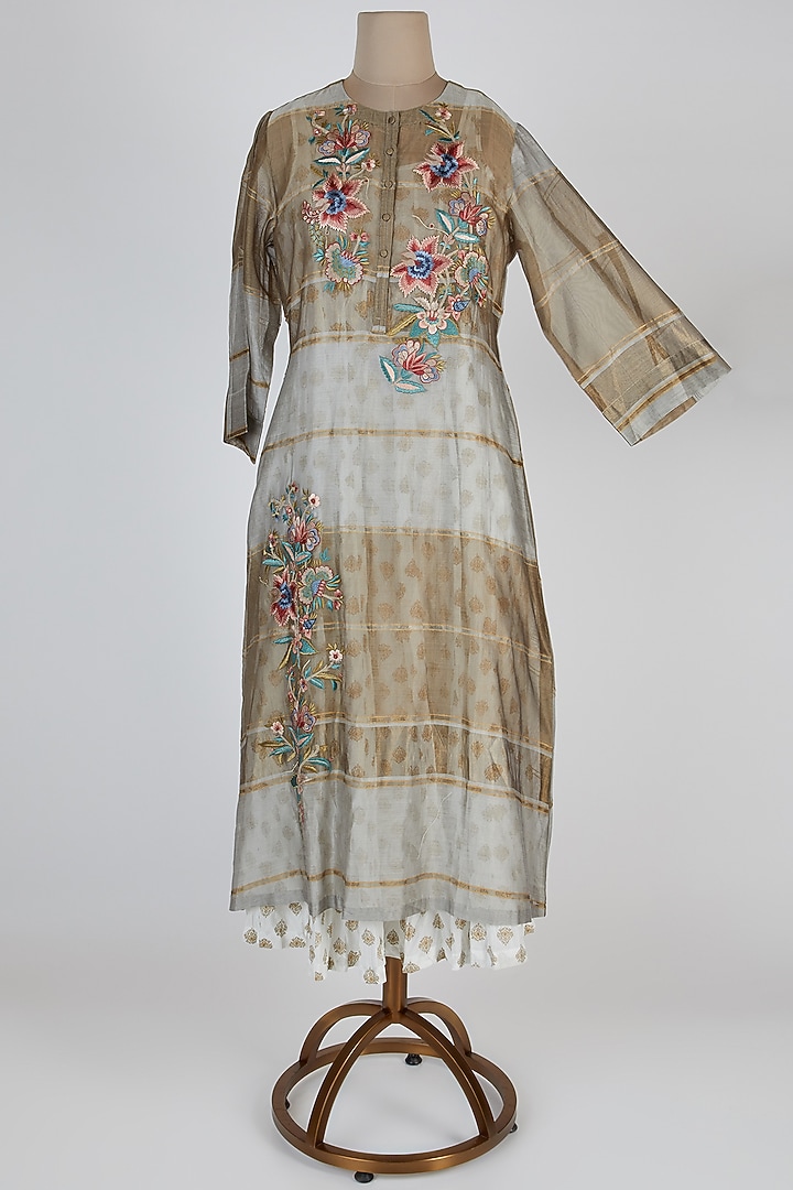 Off White Embroidered Kurta With Pants by Prama by Pratima Pandey at Pernia's Pop Up Shop