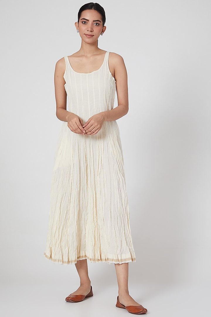 White Handwoven Embroidered Kurta Set by Prama by Pratima Pandey at Pernia's Pop Up Shop