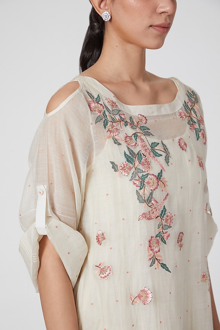White Handwoven Embroidered Kurta Set by Prama by Pratima Pandey at Pernia's Pop Up Shop