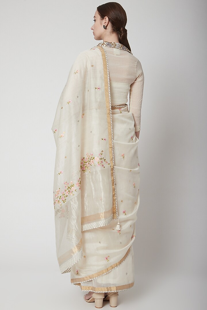 Ivory Zardosi Embroidered Wedding Saree Set by Prama by Pratima Pandey at Pernia's Pop Up Shop