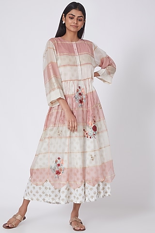 Blush Pink & Ivory Maheshwari Silk Embroidered Dress by Prama by Pratima Pandey
