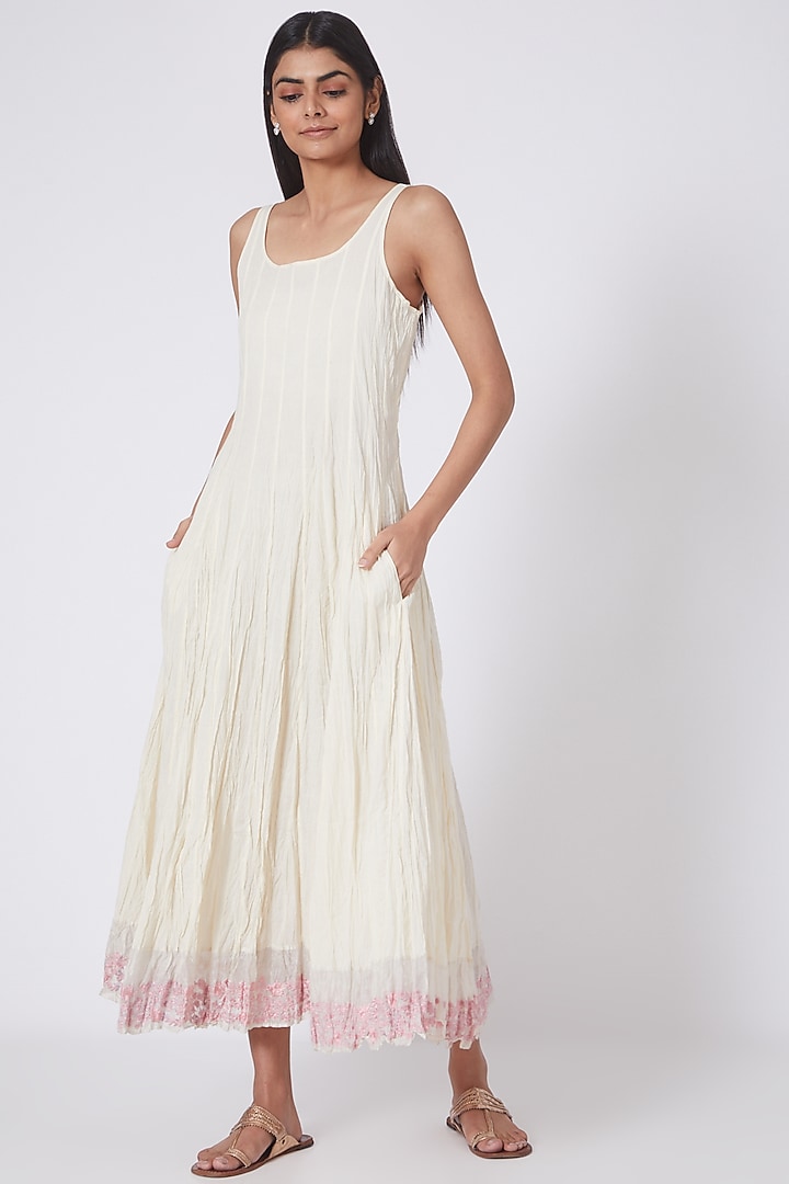 Blush Pink Aari Embroidered Kurta Set by Prama by Pratima Pandey at Pernia's Pop Up Shop