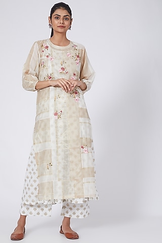 Ivory Embroidered Kurta Set by Prama by Pratima Pandey