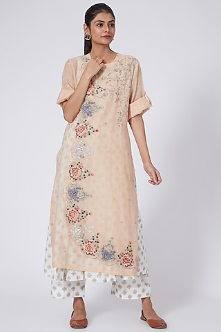 Peach Embroidered Kurta Set by Prama by Pratima Pandey
