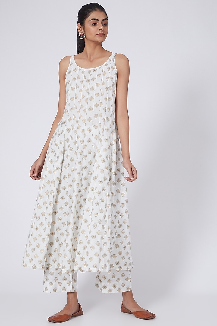 Peach Embroidered Kurta Set by Prama by Pratima Pandey at Pernia's Pop Up Shop