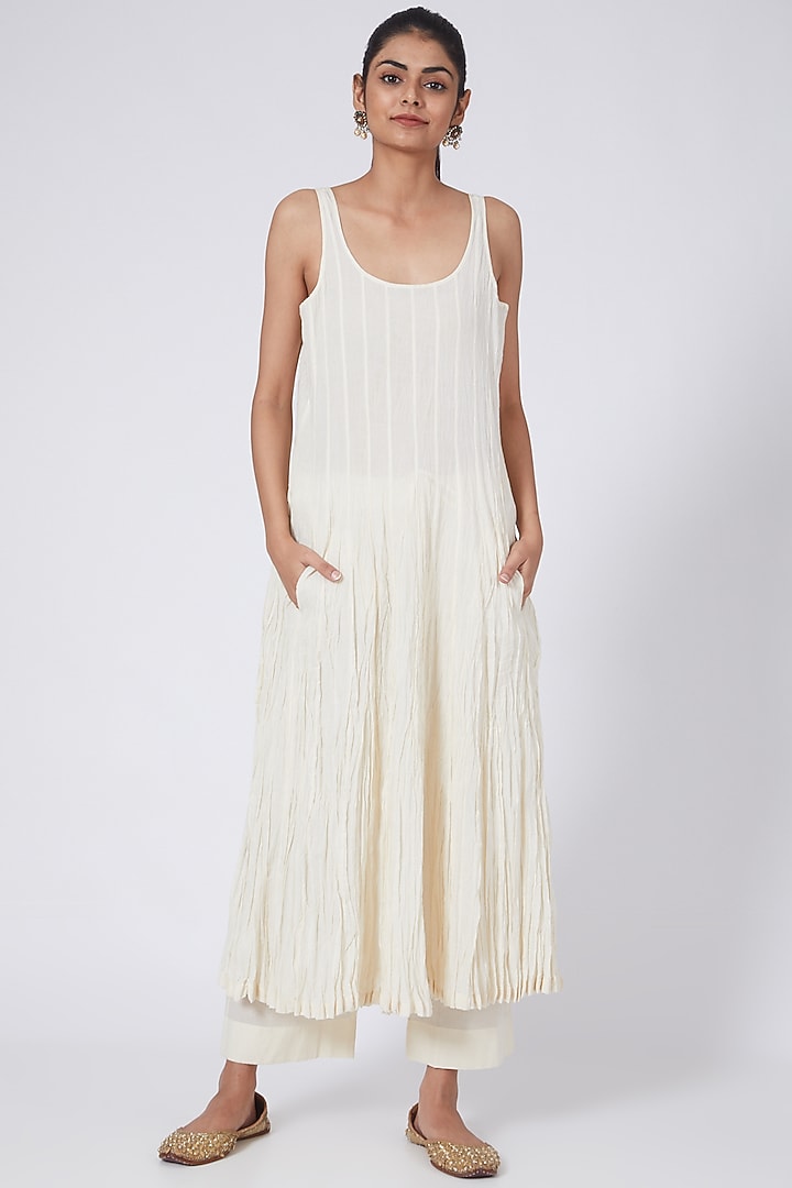 Ivory Zardosi Embroidered Kurta Set by Prama by Pratima Pandey at Pernia's Pop Up Shop