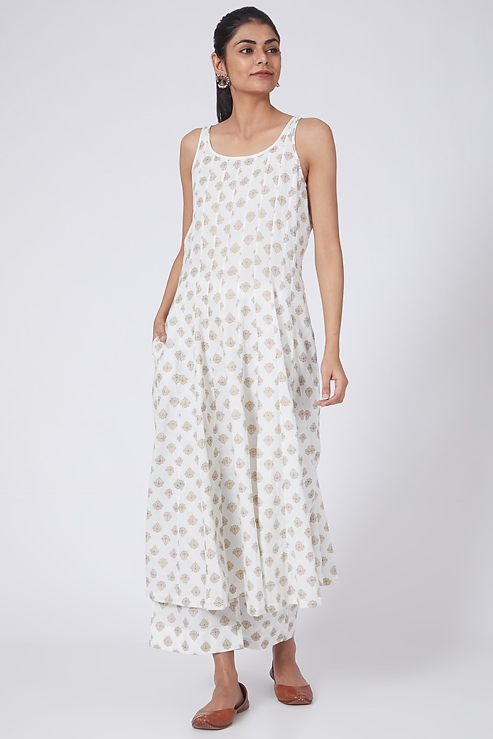 Pyazi Embroidered Kurta Set by Prama by Pratima Pandey at Pernia's Pop Up Shop