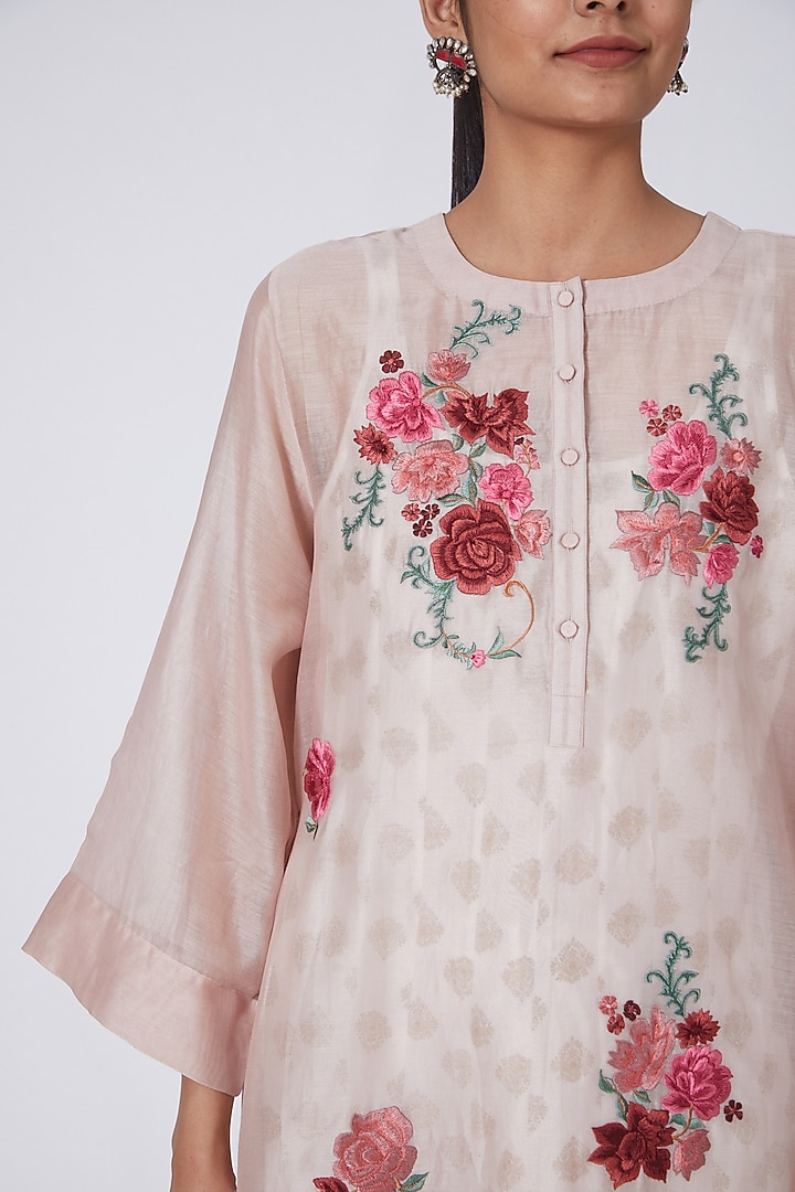 Pyazi Embroidered Kurta Set by Prama by Pratima Pandey at Pernia's Pop Up Shop