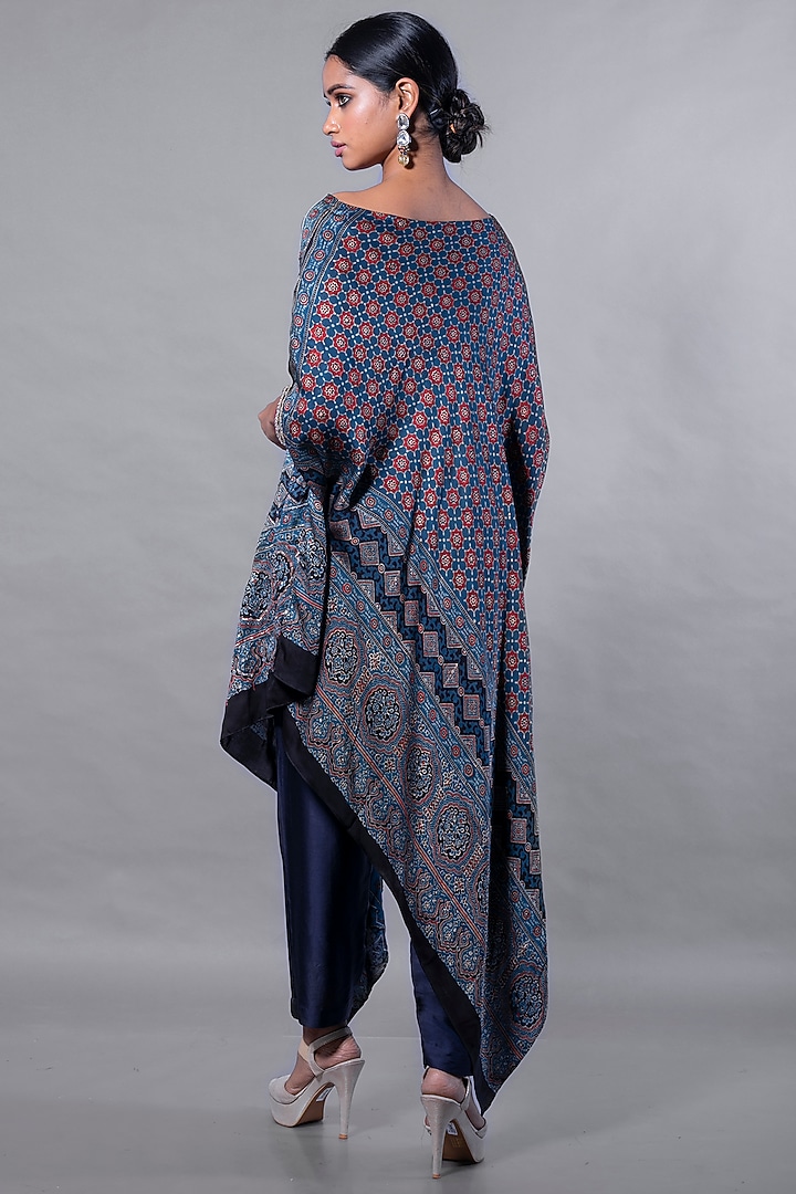 Navy Blue Hand Embroidered Kaftan Set by Prahnaaya at Pernia's Pop Up Shop