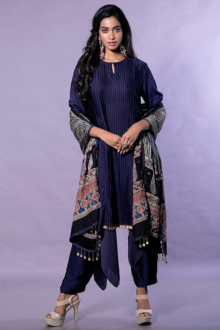 Navy Blue Tasseled Kurta Set by Prahnaaya