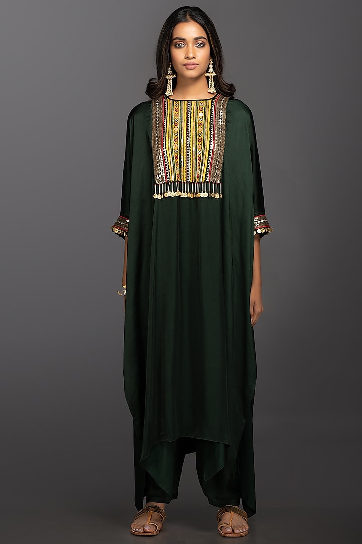 Forest Green Kaftan Kurta Set With Patch Work by Prahnaaya