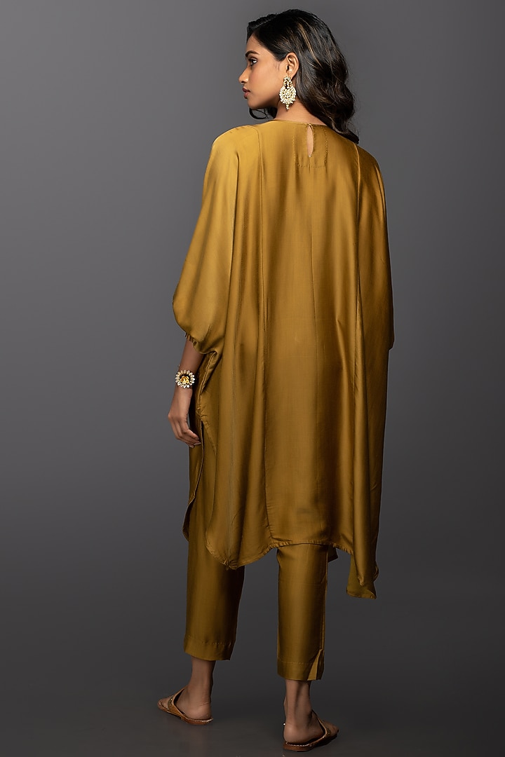 Mustard Hand Embroidered Kurta Set by Prahnaaya at Pernia's Pop Up Shop