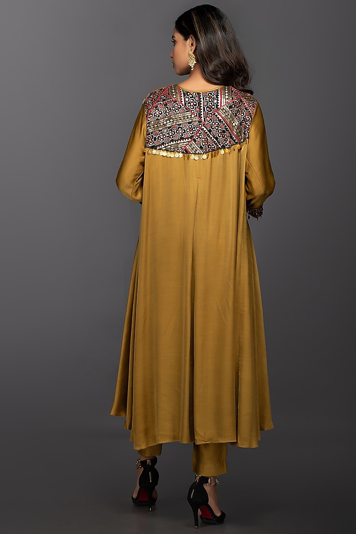 Mustard Hand Embroidered Asymmetrical Kurta Set by Prahnaaya at Pernia's Pop Up Shop