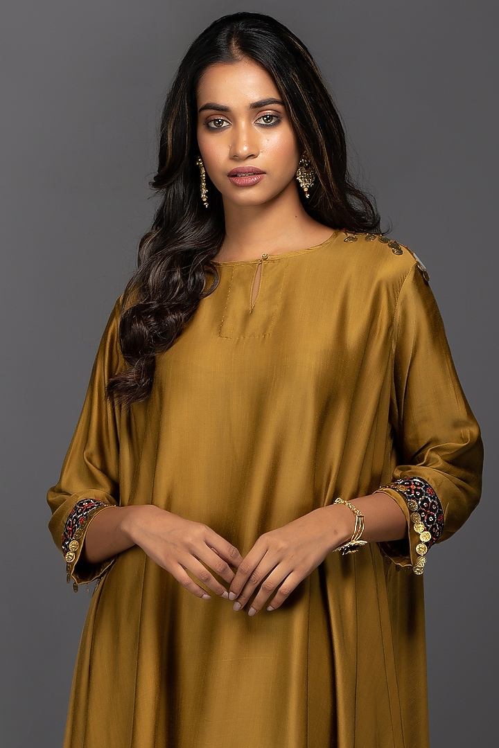 Mustard Hand Embroidered Asymmetrical Kurta Set by Prahnaaya at Pernia's Pop Up Shop