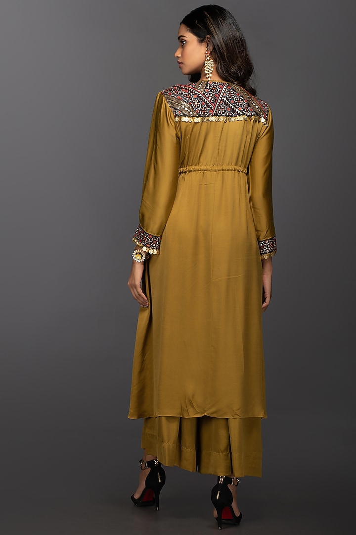 Mustard Hand Embroidered High-Low Kurta Set by Prahnaaya at Pernia's Pop Up Shop