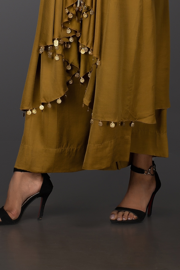 Mustard Hand Embroidered High-Low Kurta Set by Prahnaaya at Pernia's Pop Up Shop