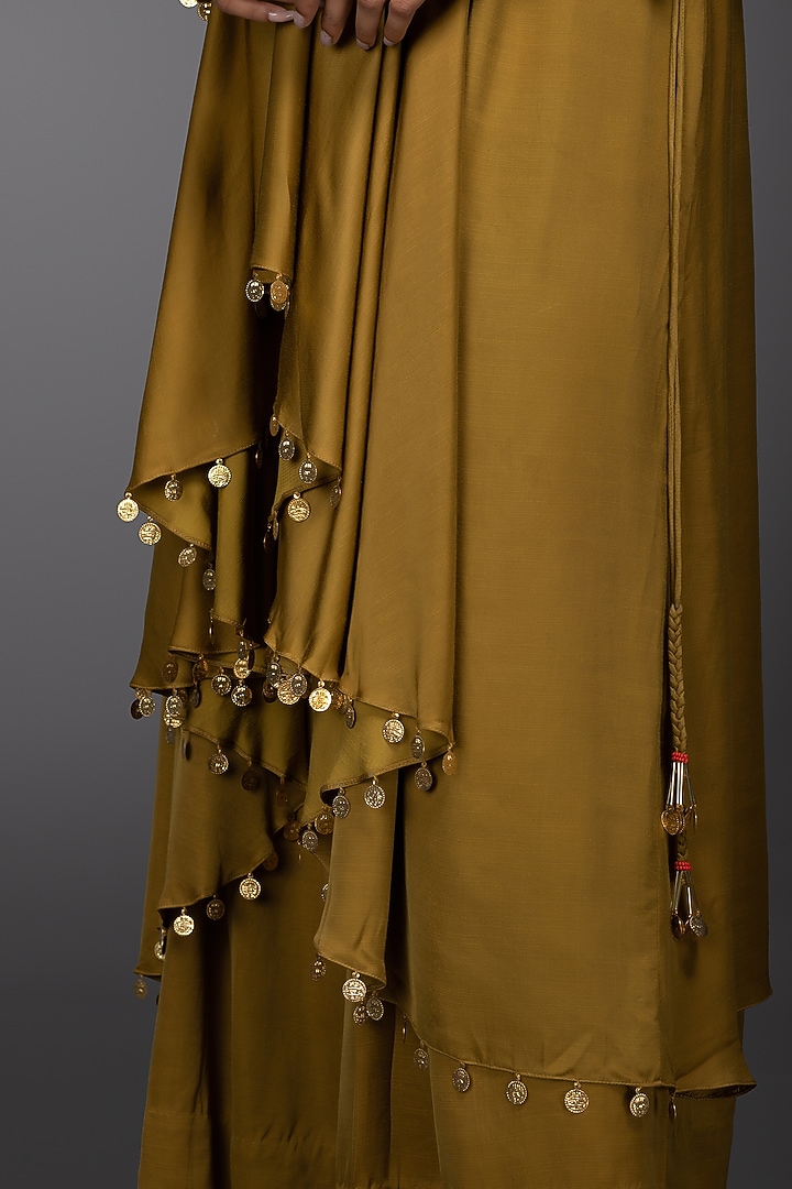 Mustard Hand Embroidered High-Low Kurta Set by Prahnaaya at Pernia's Pop Up Shop