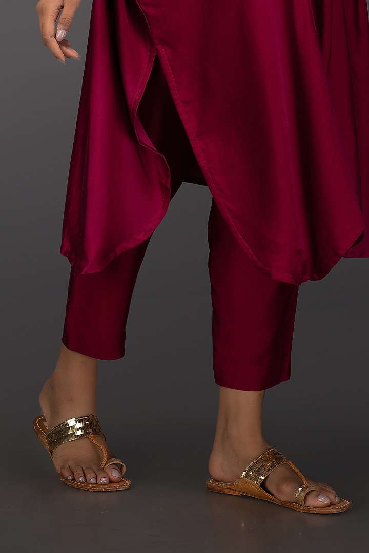Royal Magenta Hand Embroidered Anti-Fit Kurta Set by Prahnaaya at Pernia's Pop Up Shop