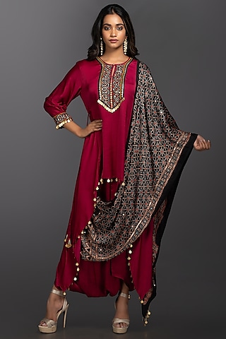 Magenta Hand Embroidered Asymmetrical Tunic Set by Prahnaaya