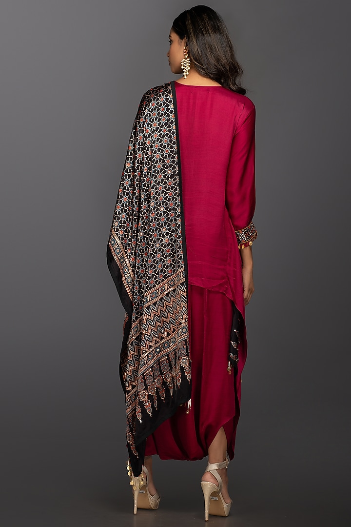 Magenta Hand Embroidered Asymmetrical Tunic Set by Prahnaaya at Pernia's Pop Up Shop