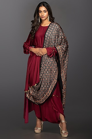 Magenta Hand Embroidered High-Low Tunic Set by Prahnaaya