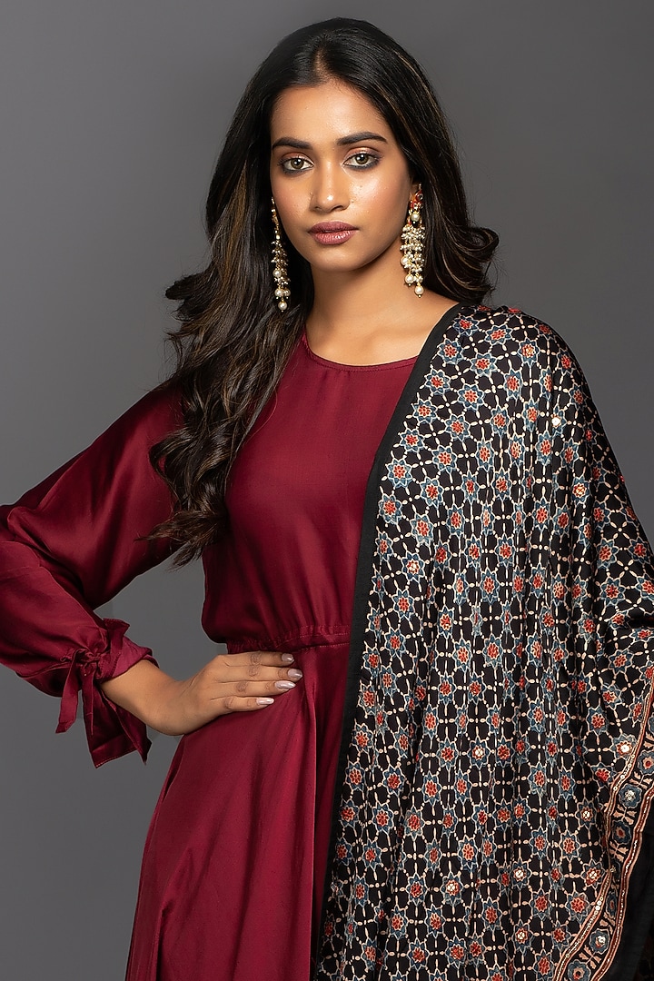 Magenta Hand Embroidered High-Low Tunic Set by Prahnaaya at Pernia's Pop Up Shop