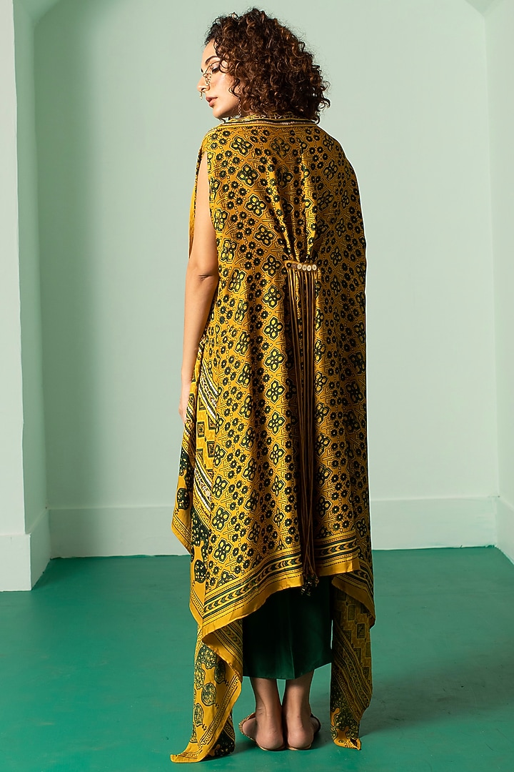 Yellow Satin Printed Asymmetric Kaftan Set by Prahnaaya at Pernia's Pop Up Shop