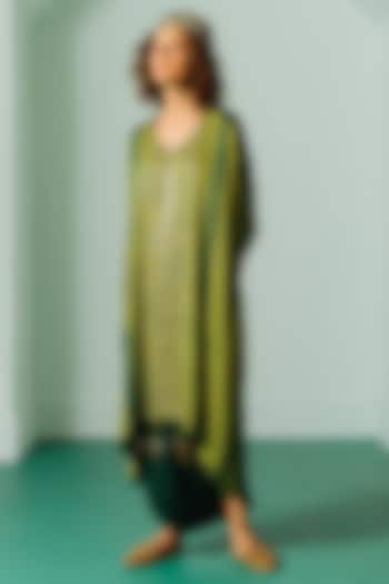 Green Satin Embroidered Asymmetric Kaftan Set by Prahnaaya at Pernia's Pop Up Shop