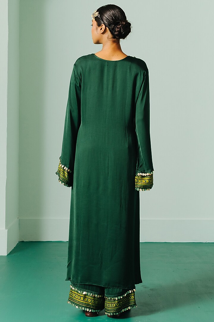 Green Satin Hand Embroidered Kurta Set by Prahnaaya at Pernia's Pop Up Shop