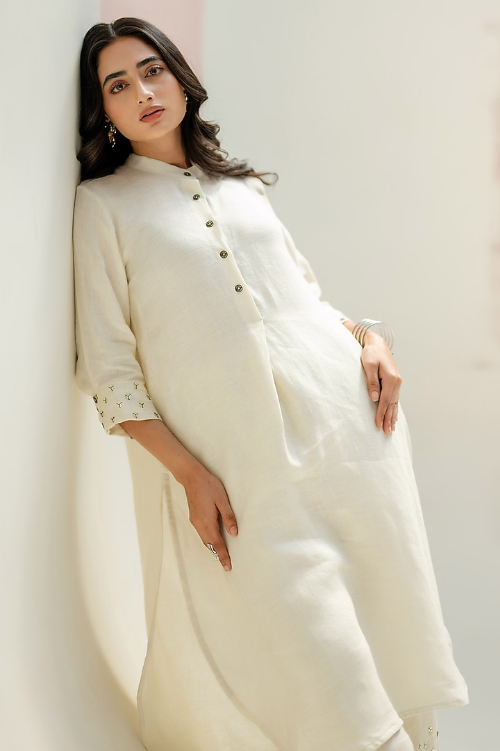 White Pure Linen Thread Work Kurta Set by Prahnaaya at Pernia's Pop Up Shop