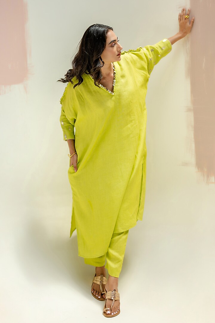 Sublime Neon Pure Linen Hand Embroidered Kurta Set by Prahnaaya at Pernia's Pop Up Shop