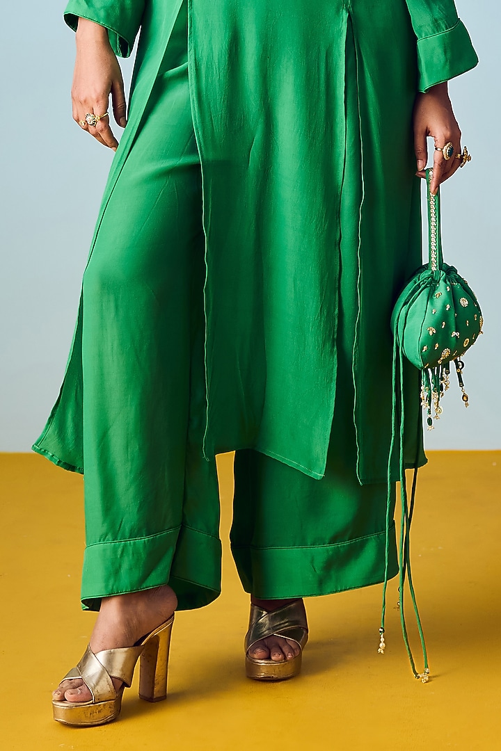 Green Crepe Silk Embroidered Jacket Kurta Set by Prahnaaya at Pernia's Pop Up Shop