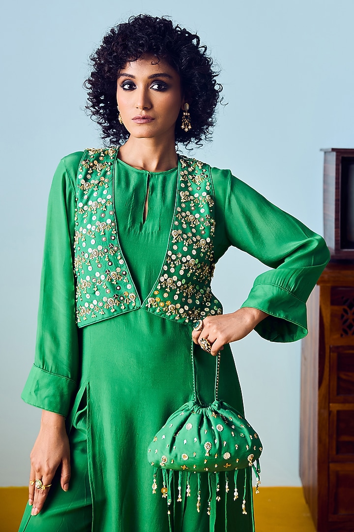 Green Crepe Silk Embroidered Jacket Kurta Set by Prahnaaya at Pernia's Pop Up Shop