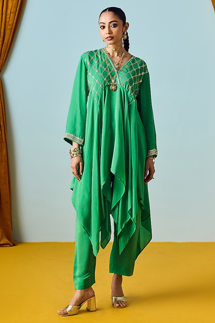 Sea Green Crepe Silk Embroidered Asymmetric Kurta Set by Prahnaaya at Pernia's Pop Up Shop