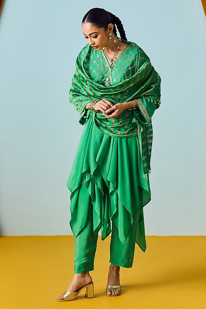 Sea Green Crepe Silk Embroidered Asymmetric Kurta Set by Prahnaaya at Pernia's Pop Up Shop