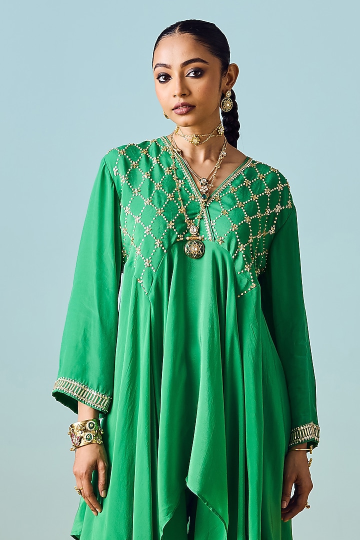 Sea Green Crepe Silk Embroidered Asymmetric Kurta Set by Prahnaaya at Pernia's Pop Up Shop