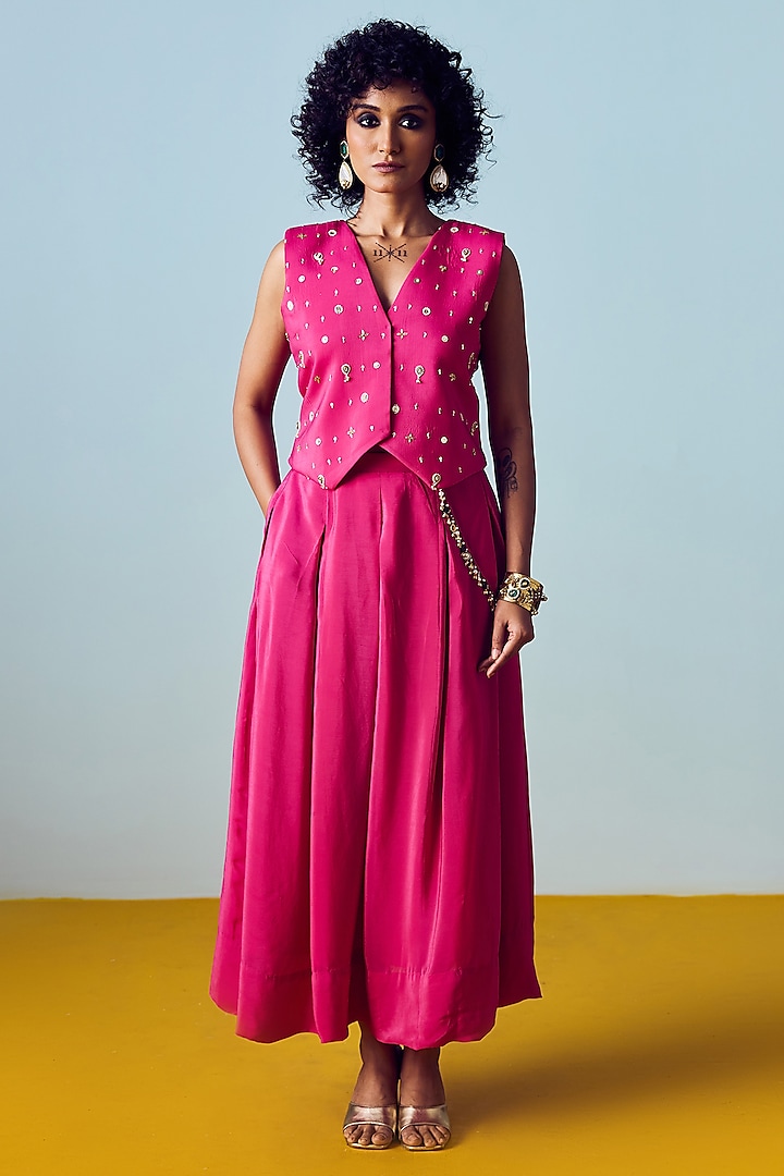 Pink Crepe Silk Box Pleated Skirt Set by Prahnaaya at Pernia's Pop Up Shop
