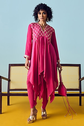 Pink Crepe Silk Embroidered Kurta Set by Prahnaaya
