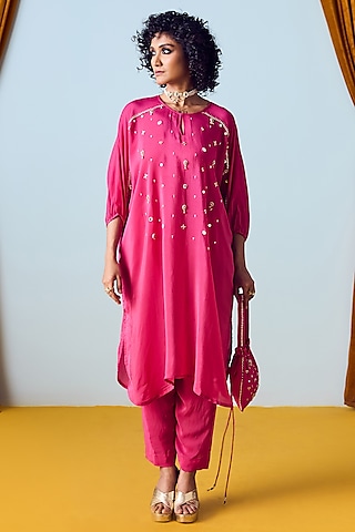 Pink Crepe Silk Hand Embroidered Kurta Set by Prahnaaya