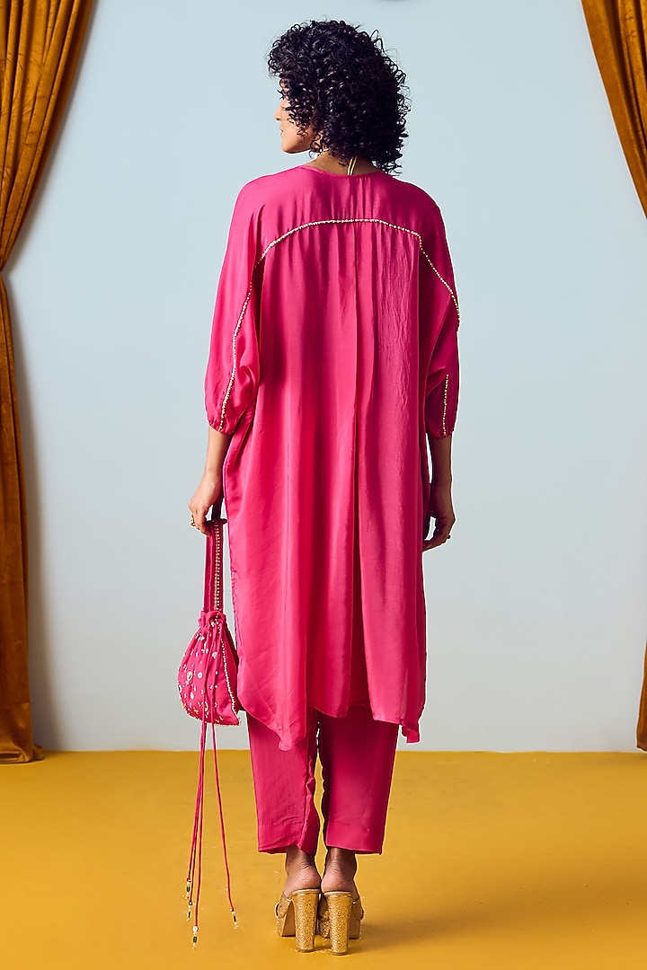 Pink Crepe Silk Hand Embroidered Kurta Set by Prahnaaya at Pernia's Pop Up Shop