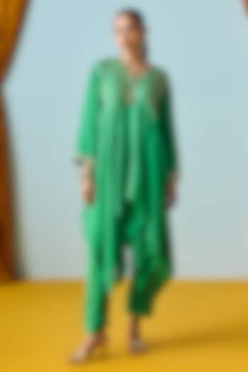Green Crepe Silk Embroidered Kurta Set by Prahnaaya at Pernia's Pop Up Shop