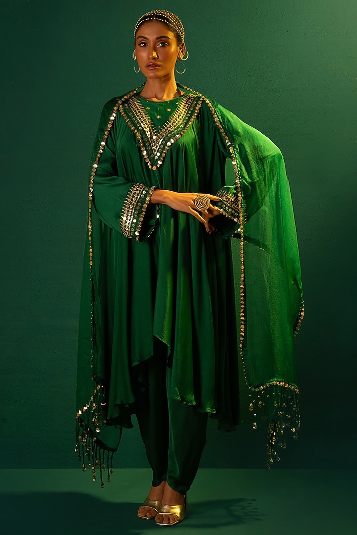 Emerald Green Satin Hand Embroidered High-Low Kurta Set by Prahnaaya at Pernia's Pop Up Shop