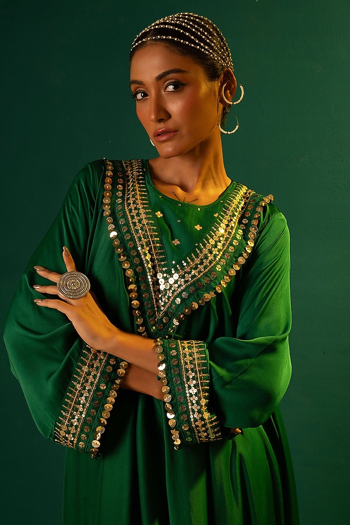 Emerald Green Satin Hand Embroidered High-Low Kurta Set by Prahnaaya at Pernia's Pop Up Shop