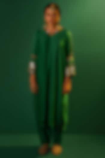 Emerald Green Satin Hand Embroidered Kurta Set by Prahnaaya at Pernia's Pop Up Shop