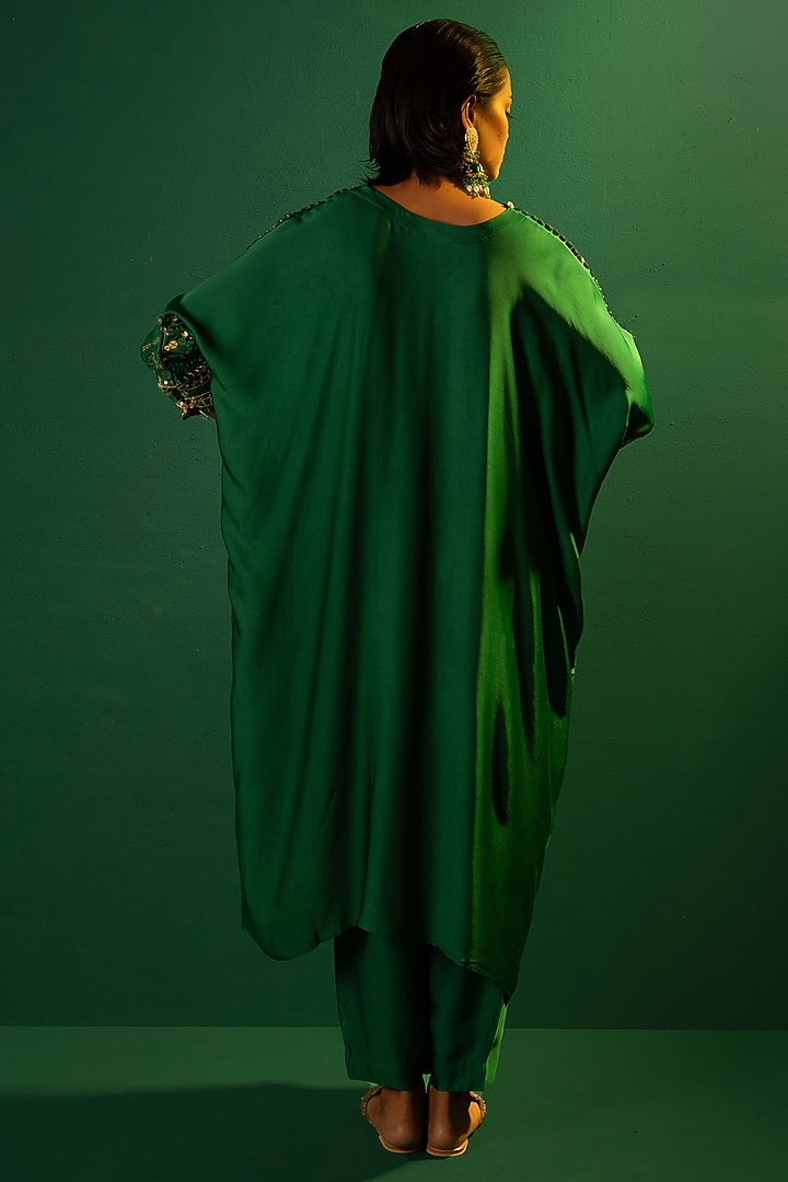 Emerald Green Satin Hand Embroidered Kurta Set by Prahnaaya at Pernia's Pop Up Shop